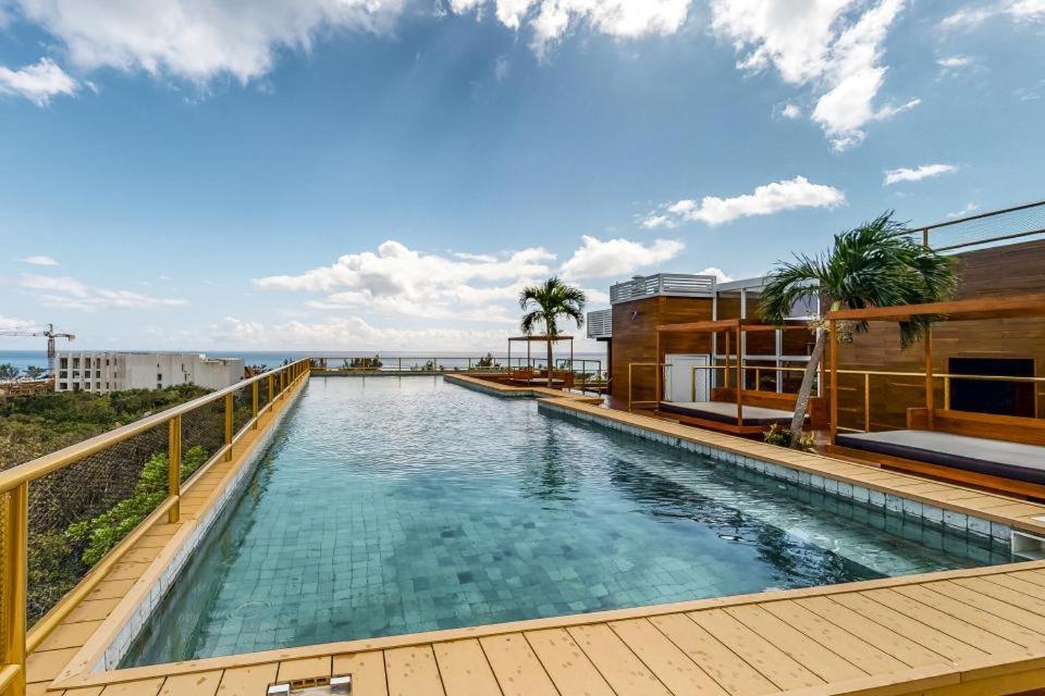 Breeze 215 At La Residencia Hotel